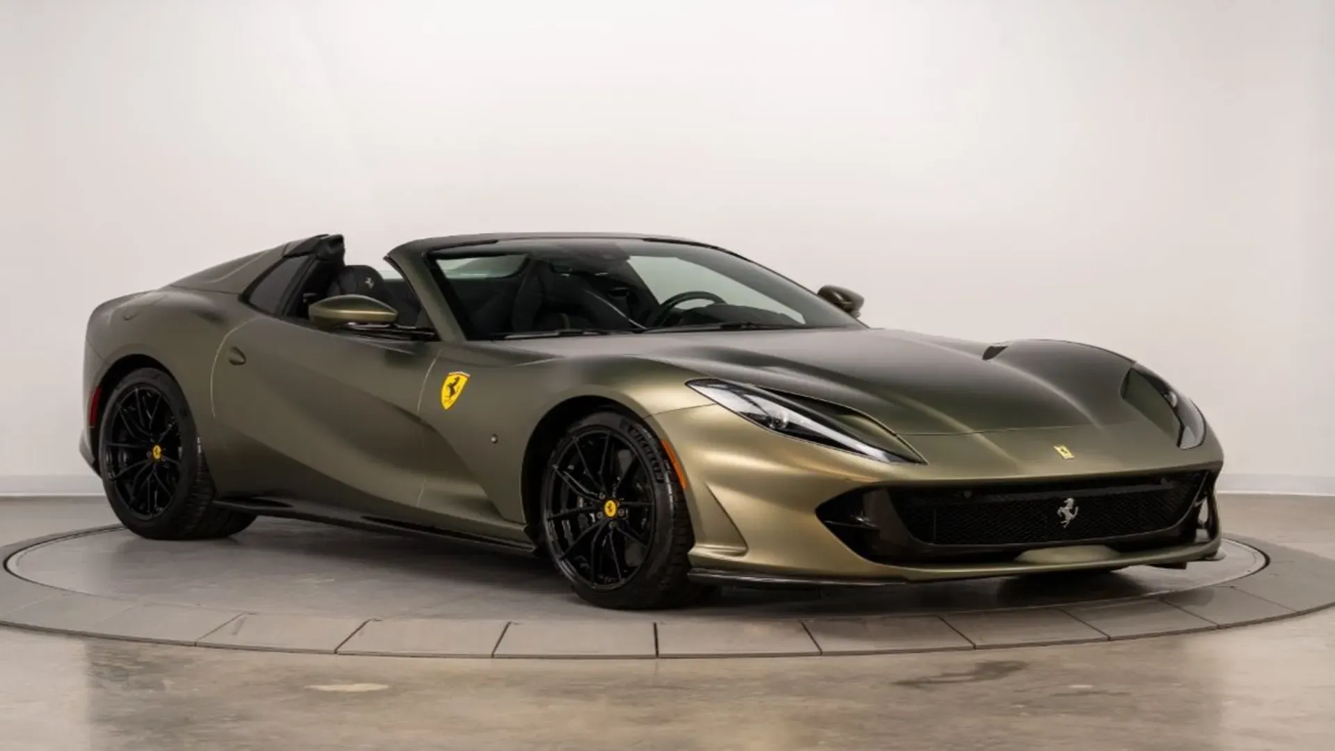 Giá xe Ferrari 812 GTS