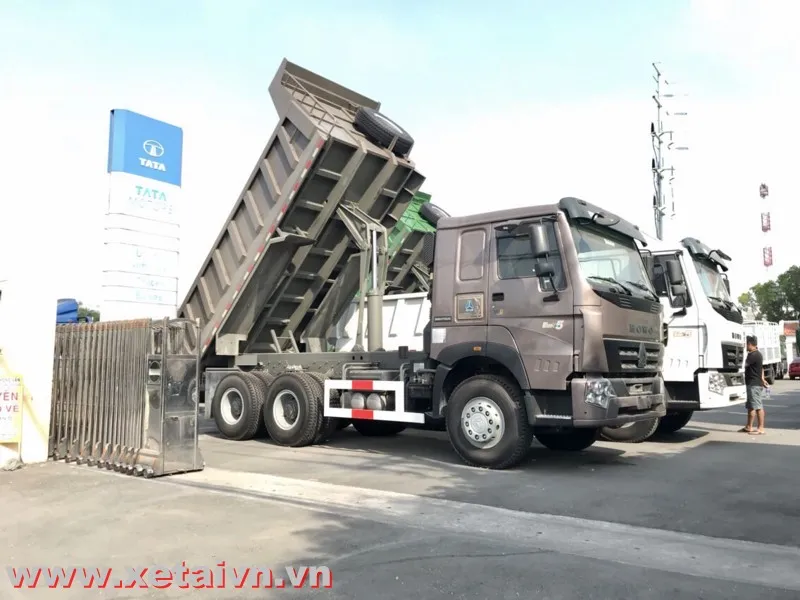 Xe tải ben Howo 3 chân tải trọng cao