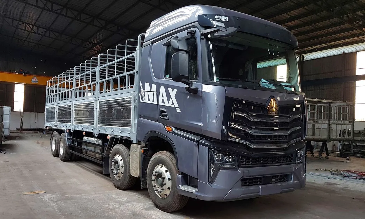 Howo max 4 chân đang được nhiều anh em tài xế đón nhận vì chất lượng vượt trội và giá phù hợp