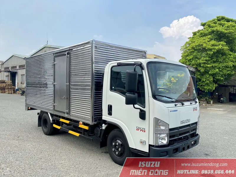 Giá xe tải Isuzu QKR 270 thùng kín tiêu chuẩn 2026