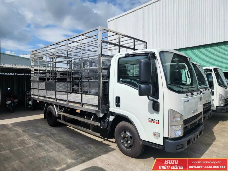 Isuzu QKR 270 thùng chở gia cầm chuyên dụng