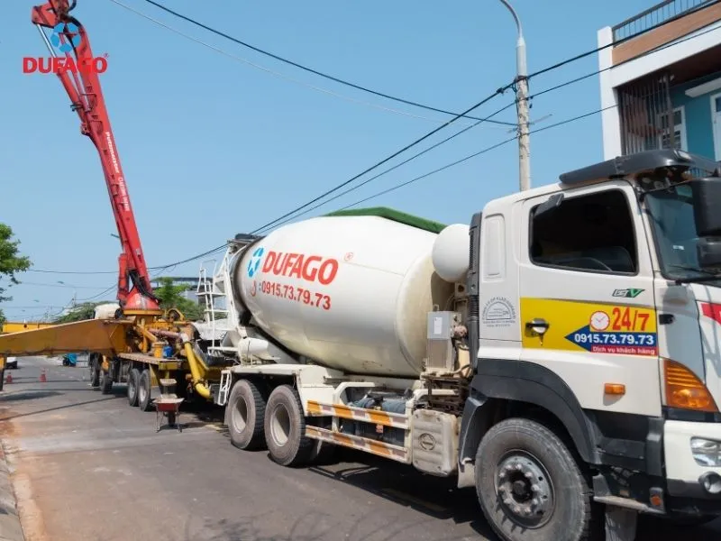 Máy trộn tự hành thi công đường giao thông