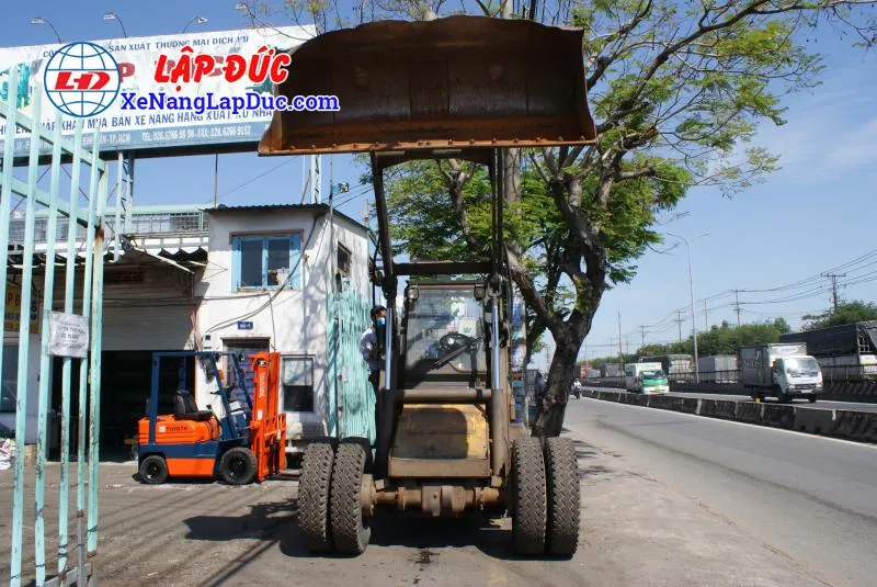 Xe Xúc Nâng KOMATSU SD25-6 thực tế