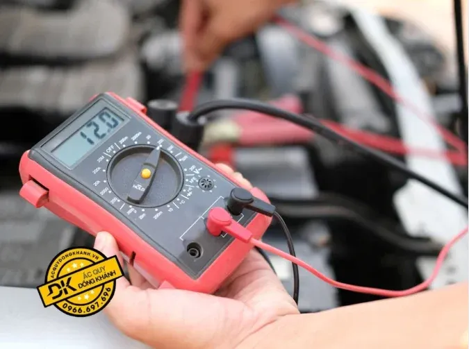 Nên định kỳ kiểm tra hệ thống sạc của xe