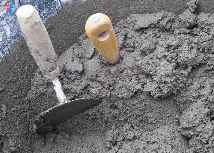 Nguyên liệu đá vôi và đất sét trước khi nghiền trộn