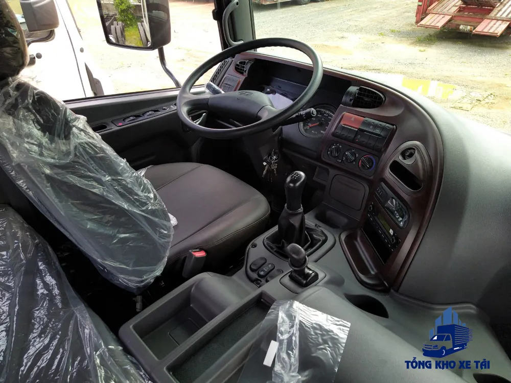 Nội thất xe đầu kéo hyundai hd1000
