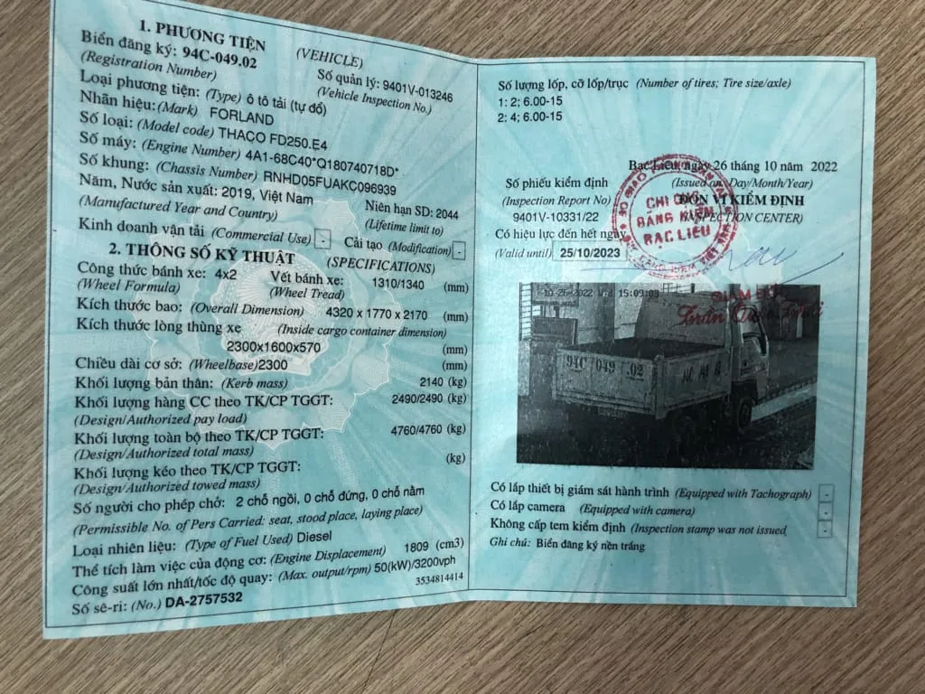 Tổng thể xe ben 2 5 tấn cũ sẵn sàng vận hành