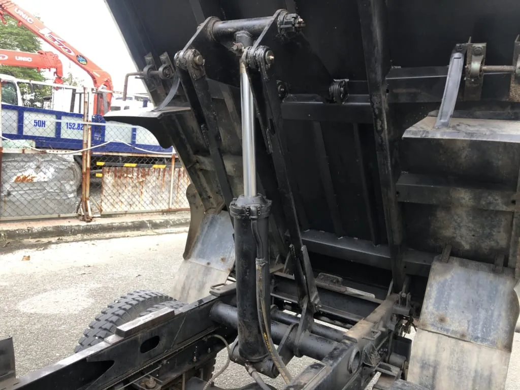 Hệ thống ben thủy lực trên xe ben 2 5 tấn cũ Thaco