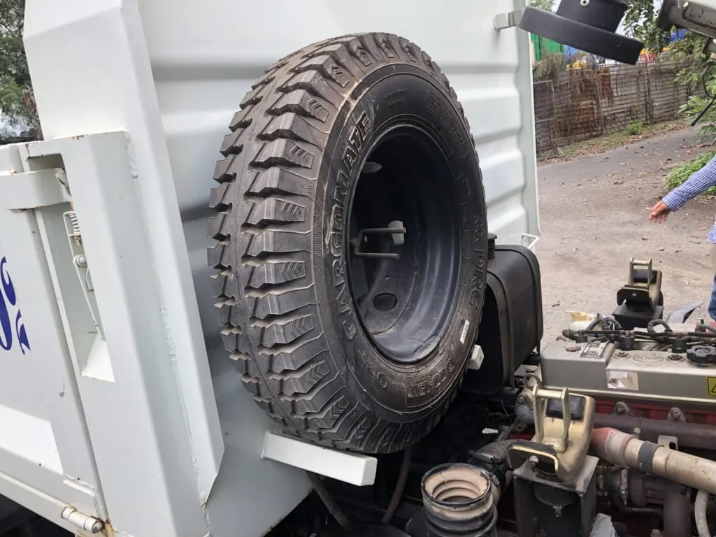 Nội thất cabin xe ben 2 5 tấn cũ đời 2019