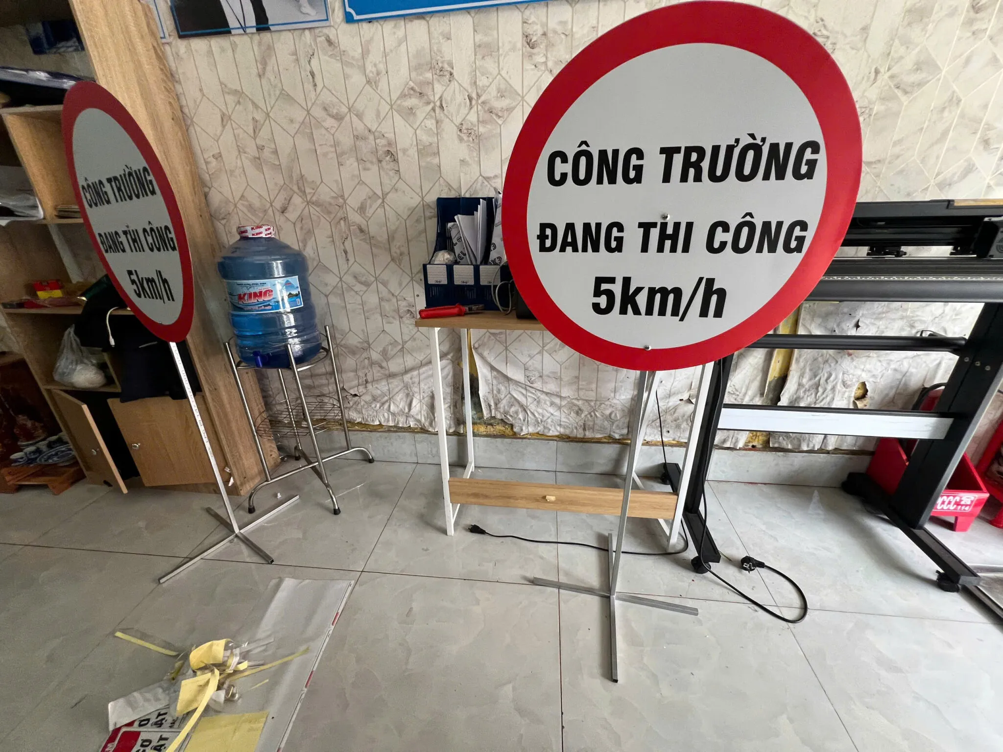 Hệ thống biển an toàn HSE cho dự án cầu đường trọng điểm