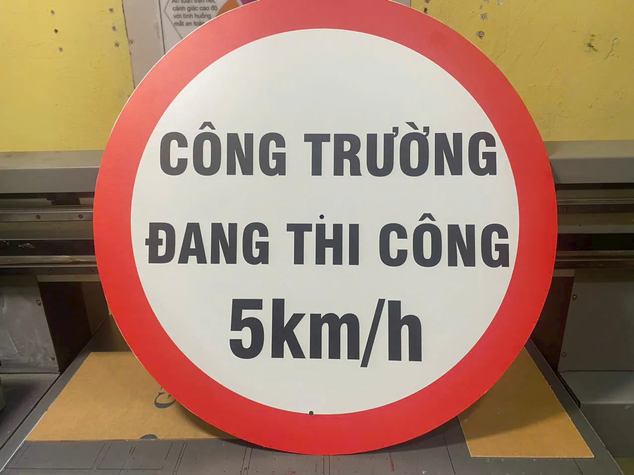 Biển báo phản quang sử dụng ban đêm trên các dự án cao tốc