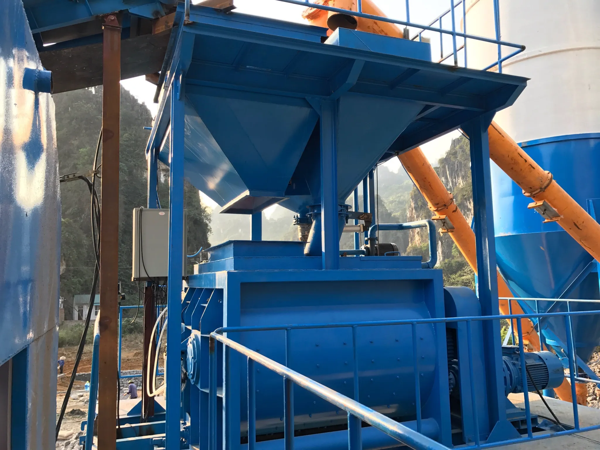 Kiểm tra các cảm biến trọng lượng Loadcell trên phễu cân