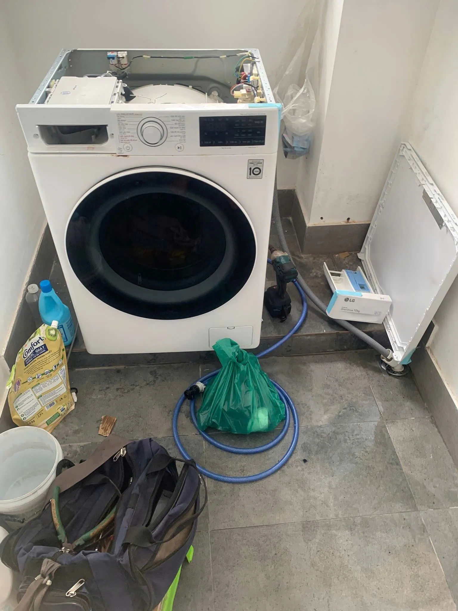 Kiểm tra linh kiện chính hãng và bàn giao thiết bị sau khi sửa chữa xong