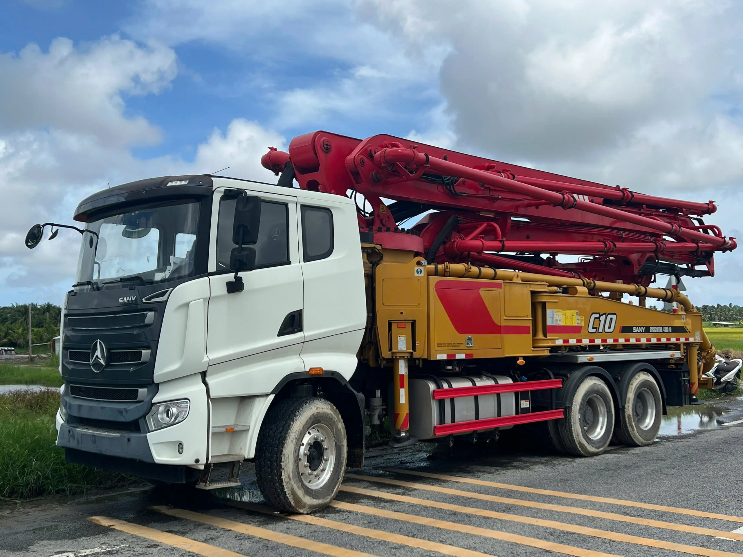 xe bơm cần sany 43m