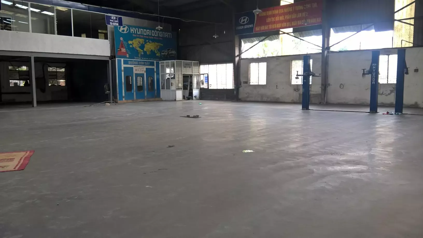 Bề mặt bê tông đông cứng hoàn toàn