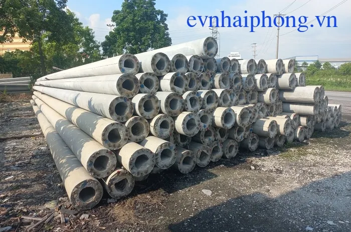 Cột điện bê tông ly tâm sẵn sàng tại bãi