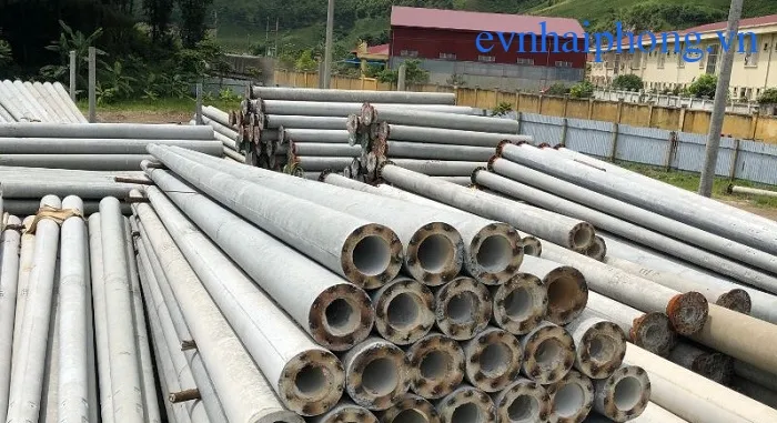 Cột điện bê tông ly tâm tại bãi phục vụ khách hàng