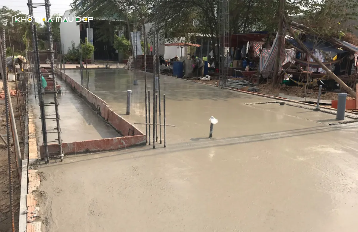 Hình ảnh minh họa việc đổ bê tông nền nhà