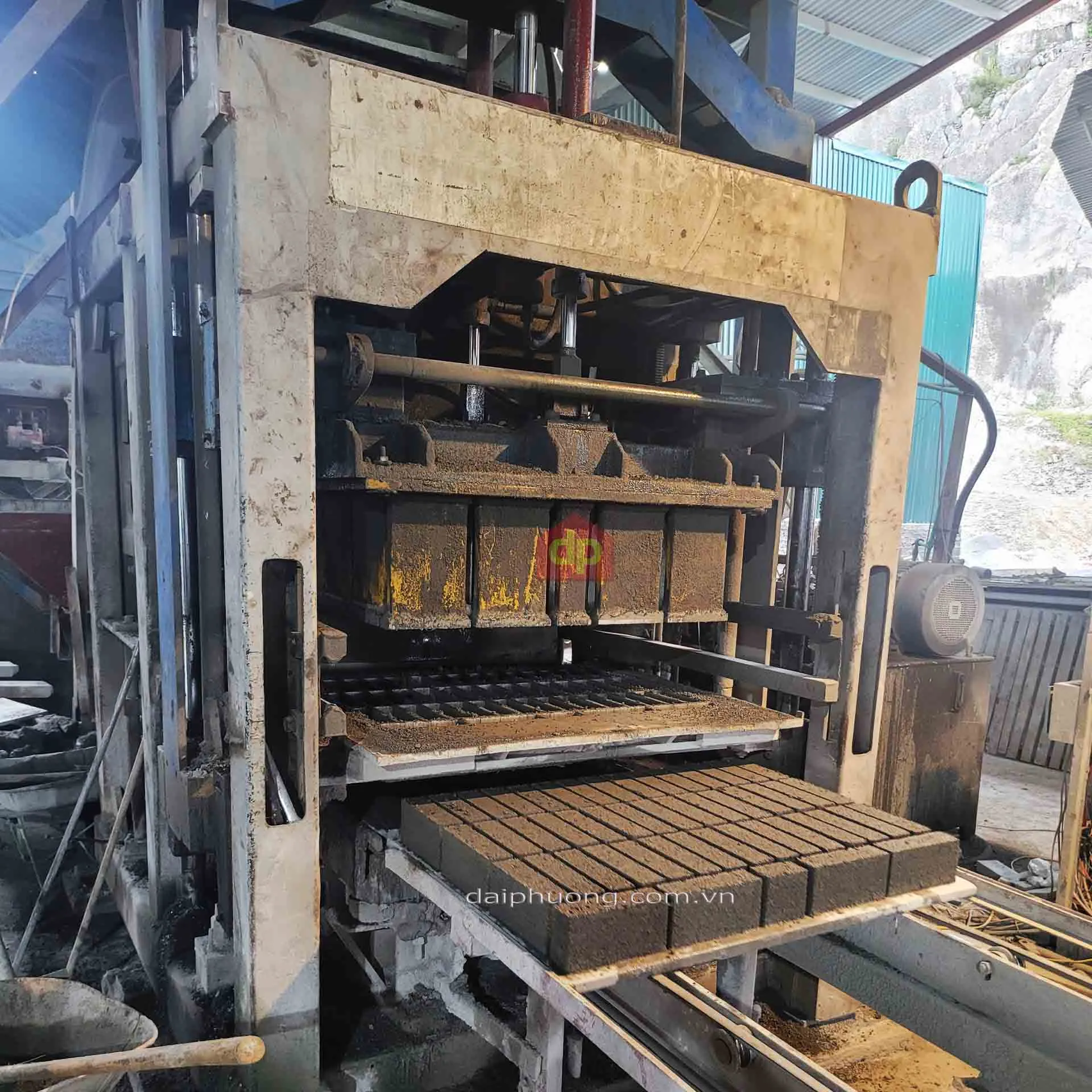 Nhà xưởng sản xuất gạch block của Đại Phương