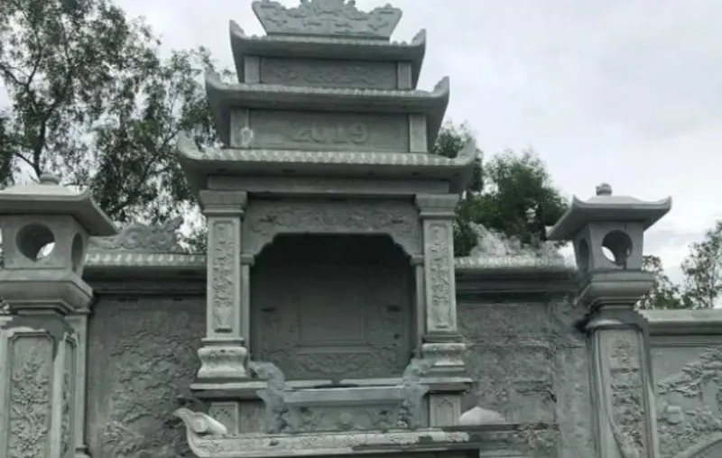 Mô tả ảnh: Lăng mộ bê tông sơn giả đá hoa cương với vân đá sắc nét và độ bóng cao