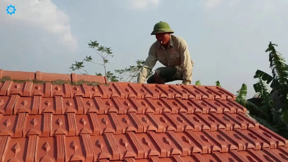 Mái bằng bê tông cốt thép được sử dụng cho nhà ở, có thể lợp ngói trang trí