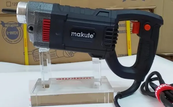 Máy đầm dùi Makute CV001