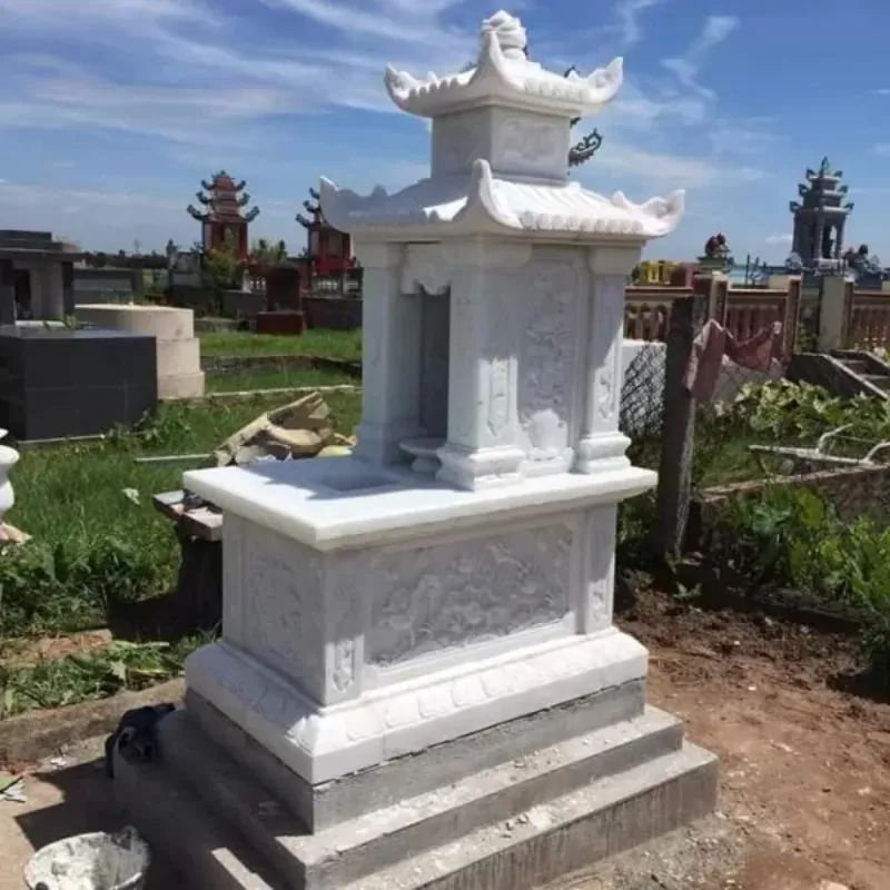 Mô tả ảnh: Lăng mộ bê tông sơn giả đá cẩm thạch với vân đá mềm mại, màu sắc trang nhã