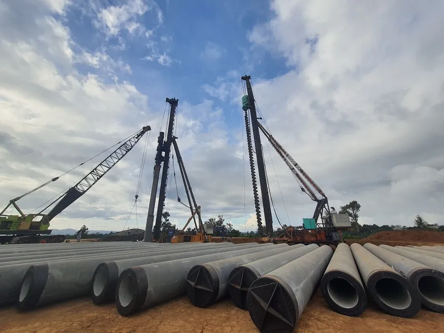 Tiến hành thi công ép cọc bê tông