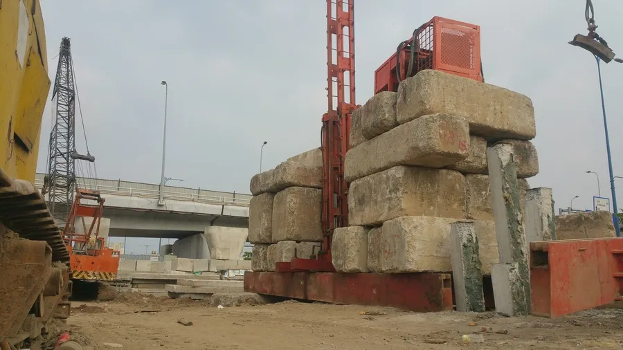 Tiến hành ép cọc C1 vào những vị trí đã có sẵn