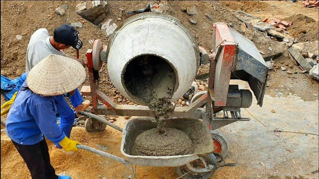 So sánh giá bê tông trộn tay và bê tông tươi