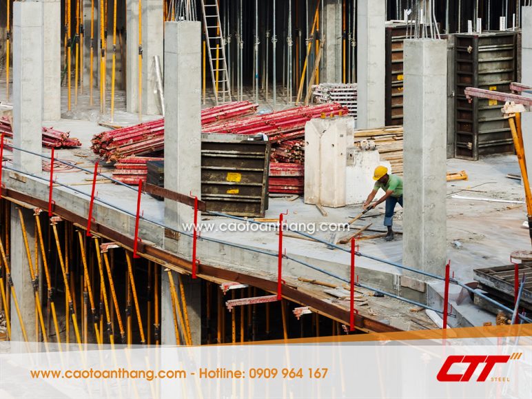 Tiêu Chuẩn Khoan Cấy Thép Vào Bê Tông: Hướng Dẫn Chi Tiết Từ A-Z