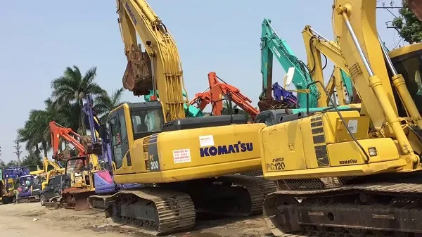 Bãi máy xúc đường 5 Hải Phòng với hàng chục thiết bị đa dạng