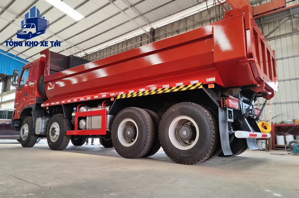 Xe ben Chenglong 4 chân thùng U đúc