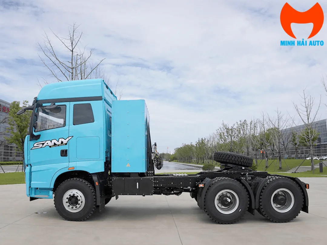 Cụm pin 423 kWh trên xe đầu kéo điện Sany bố trí sau cabin