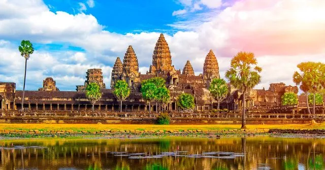 Đền Angkor Wat - kiệt tác đá sa thạch đỉnh cao của người Khmer tại Campuchia
