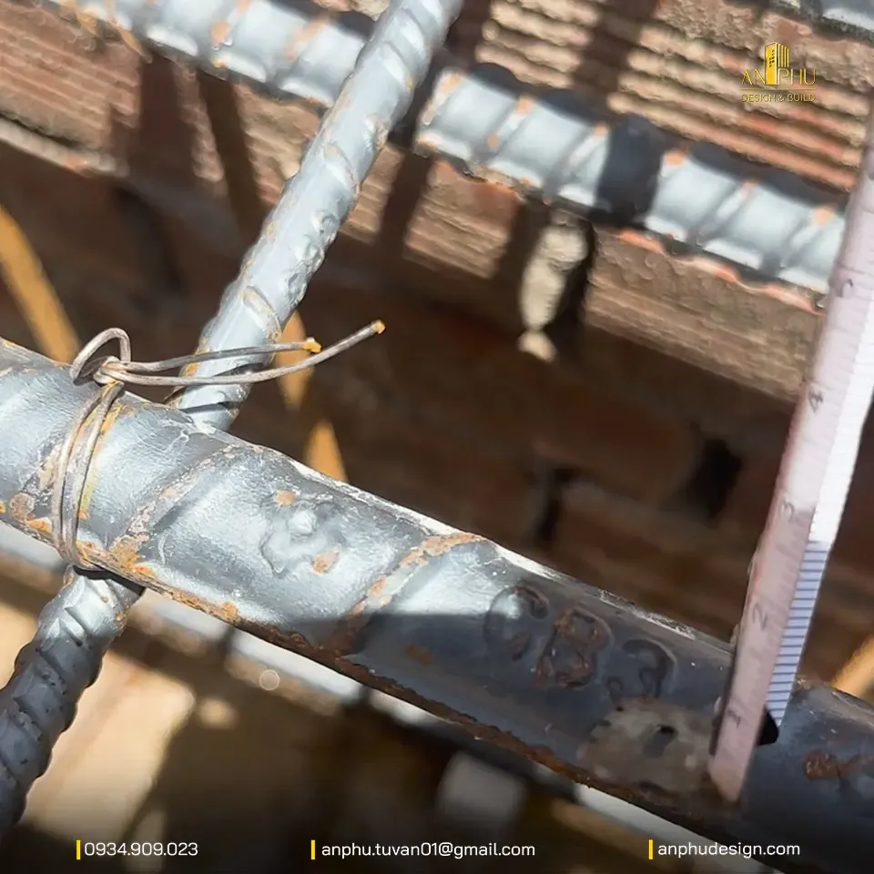 Kiểm tra chủng loại và đường kính cốt thép móng tại công trường