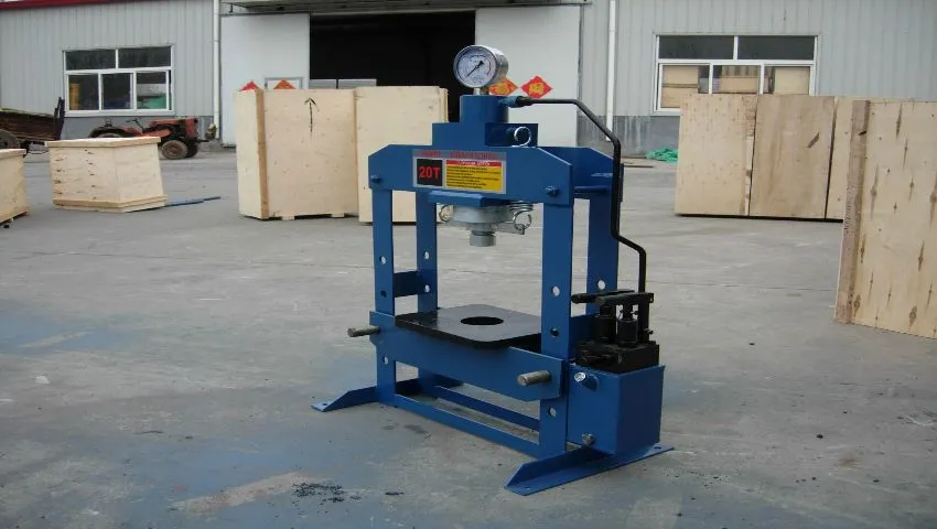 Hình ảnh thực tế máy dập thủy lực mini 20 tấn model DBK-20T tại xưởng