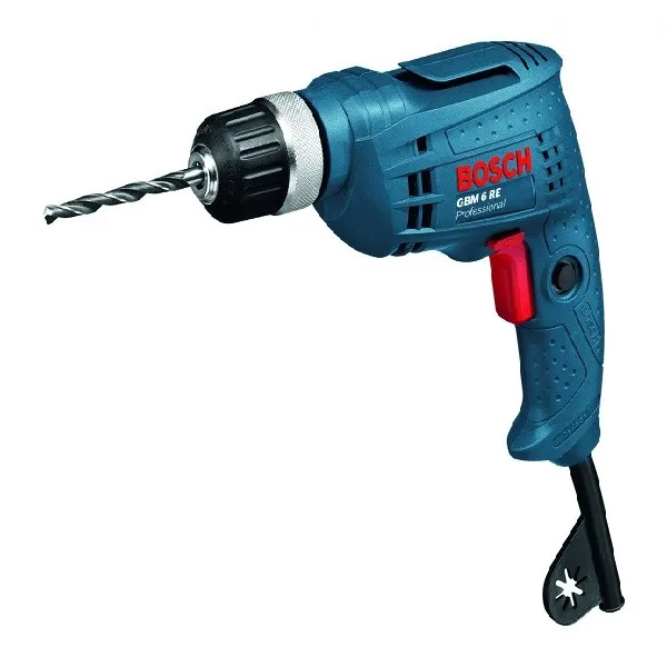 Kỹ sư sử dụng máy khoan bê tông cầm tay Bosch trên công trường xây dựng 2026