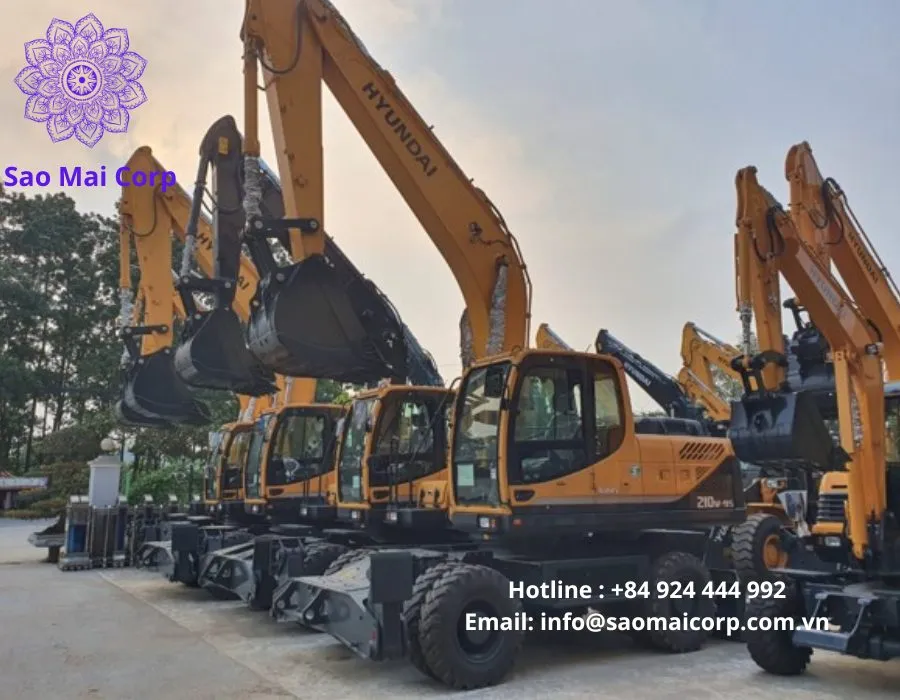 Máy xúc cũ nhập khẩu tại cảng Hải Phòng chờ thông quan, kiểm tra số khung và đăng kiểm