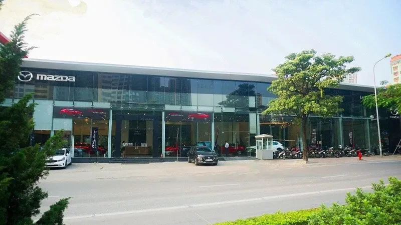 Showroom Mazda Lê Văn Lương - Không gian trưng bày và tiếp nhận dịch vụ tiêu chuẩn toàn cầu của AHCOM
