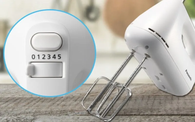 Máy trộn bột Panasonic MK-GH3WRA với thiết kế cầm tay nhỏ gọn và tông màu trắng trang nhã hiện đại