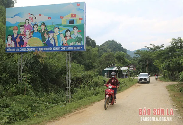 Pano tuyên truyền xây dựng nông thôn mới tại xã Mường Thải, huyện Phù Yên.