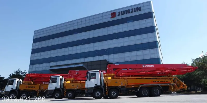 Xe bơm cần bê tông 52m Daewoo Junjin