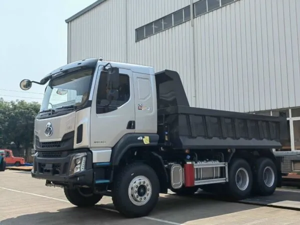 Tổng quan xe ben Chenglong 3 chân 10 khối đời 2026