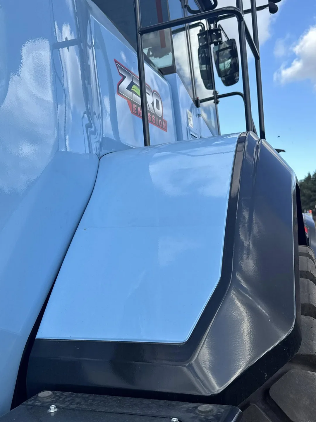 Xúc lật điện SANY trong góc chụp cabin và thân máy