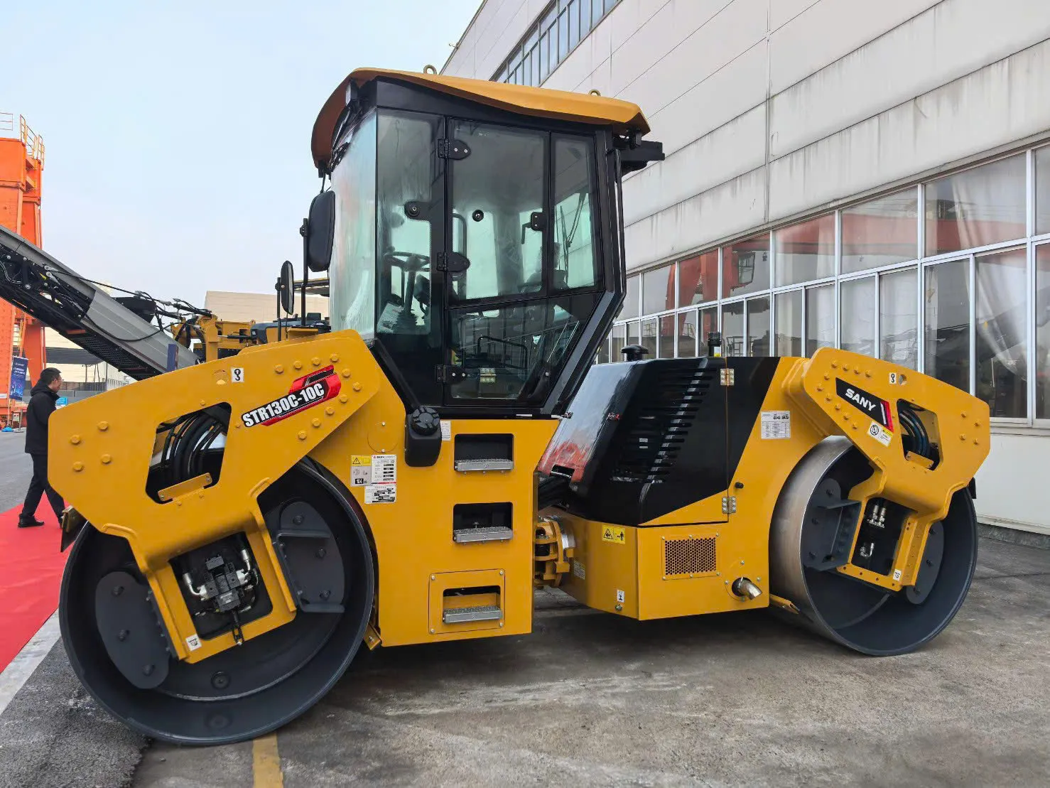 lu rung sany 2 bánh thép 13 tấn