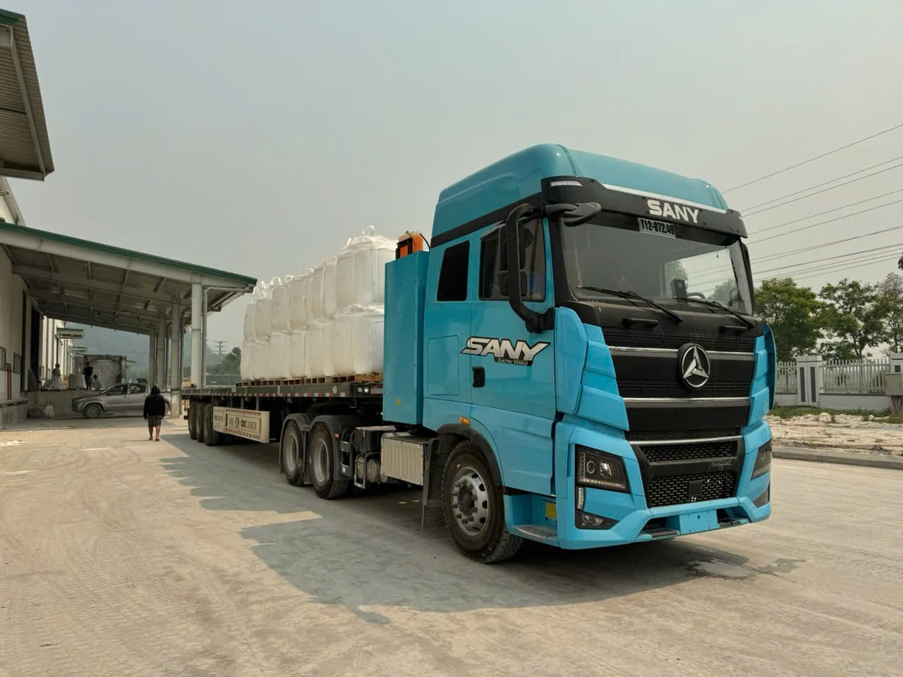 Xe đầu kéo điện Sany - Ảnh 3